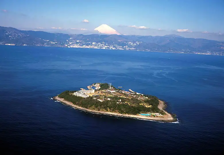 初島