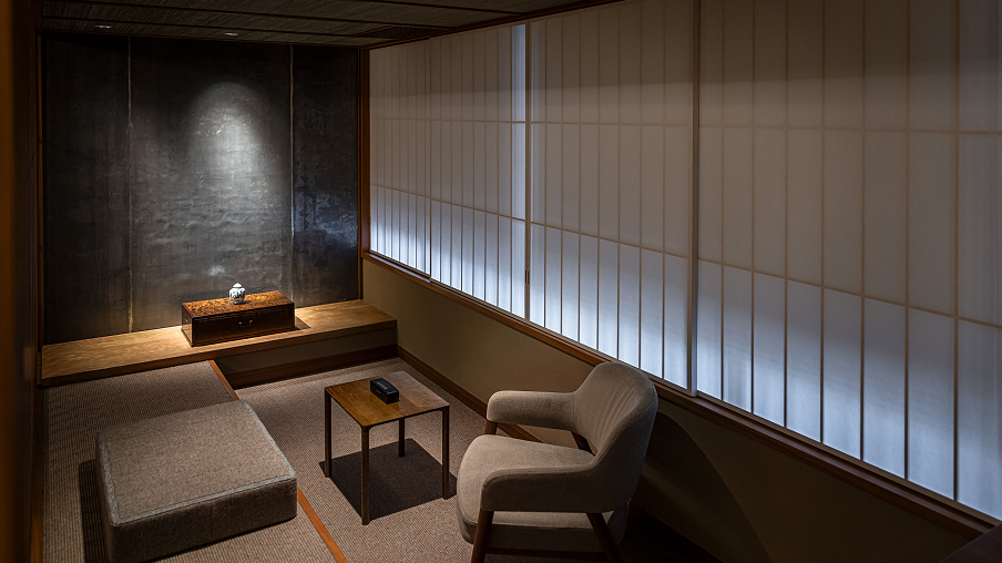 本物に囲まれて寛ぐ贅沢