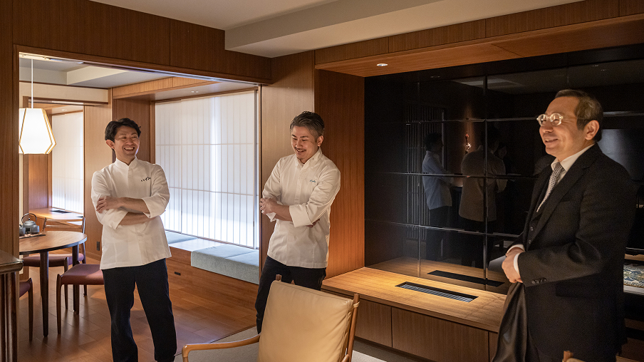 本物に囲まれて寛ぐ贅沢