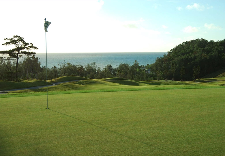 当日の朝食はカフェでのランチに変更もOK沖縄はゴルフ天国！リゾートゴルフを満喫